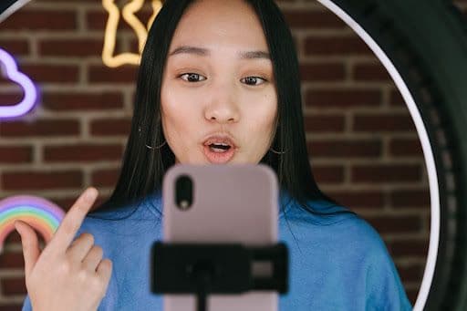 Key Opinion Leader Adalah: Pengertian, Ciri, Jenis, dan Tugasnya